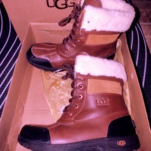 GEAR UP!!Kids sz 5Y-Women sz 7 UGG Boots!!